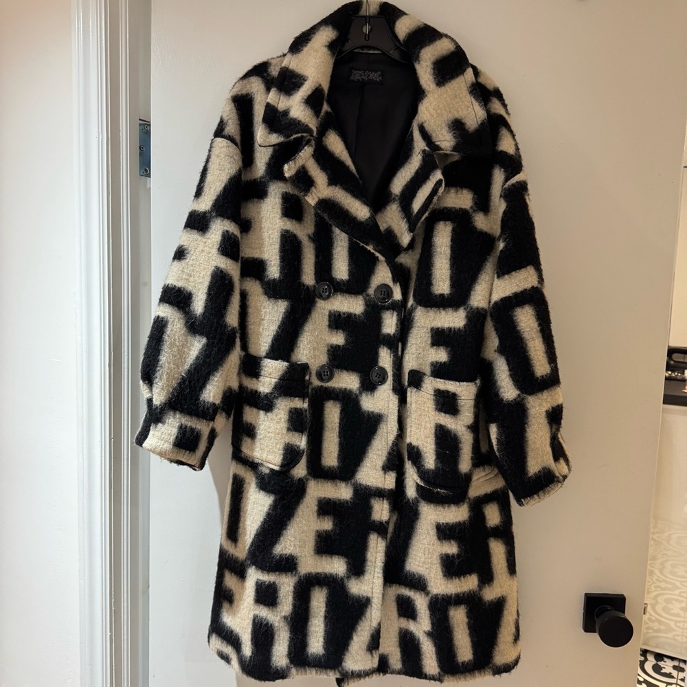 Italian Wool-blend Graphic Coat Size S-M Beige & Black